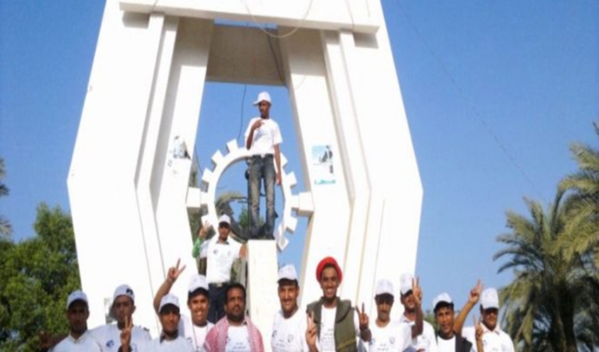 الحديدة : مجلس شباب الثورة يزورون جزيرة كمران ويطلعون على هموم وأحتياجات المواطنين