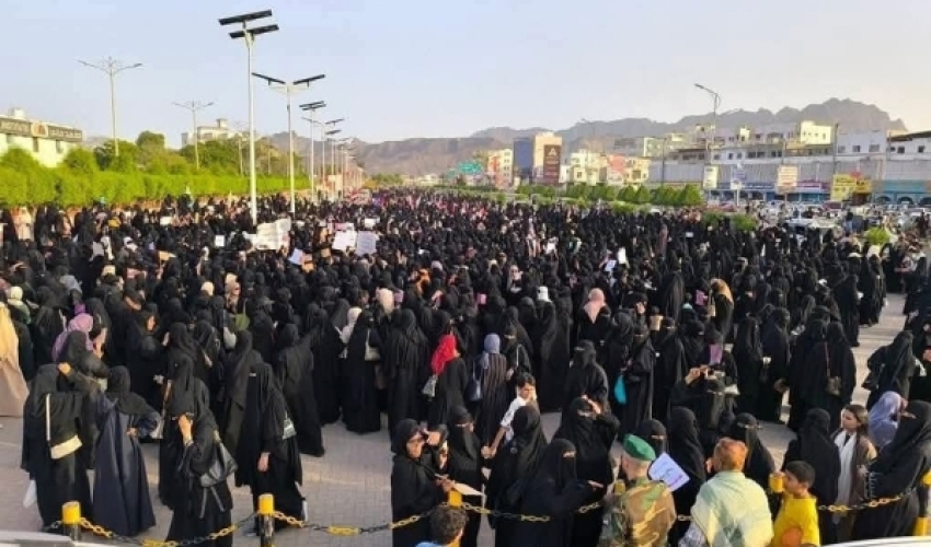 مجلس شباب الثورة: تظاهرات نساء عدن وتعز بداية لانفجار شعبي قادم